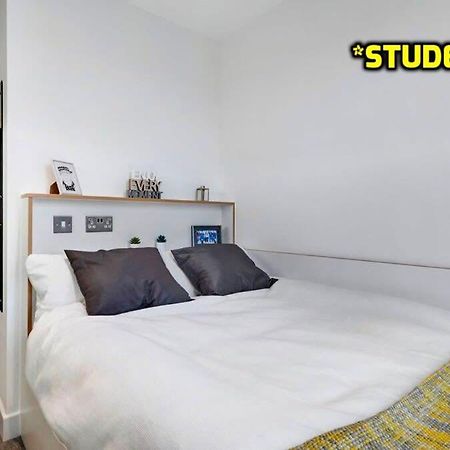 Student Only Zeni Ensuite Rooms, Colchester Exterior photo