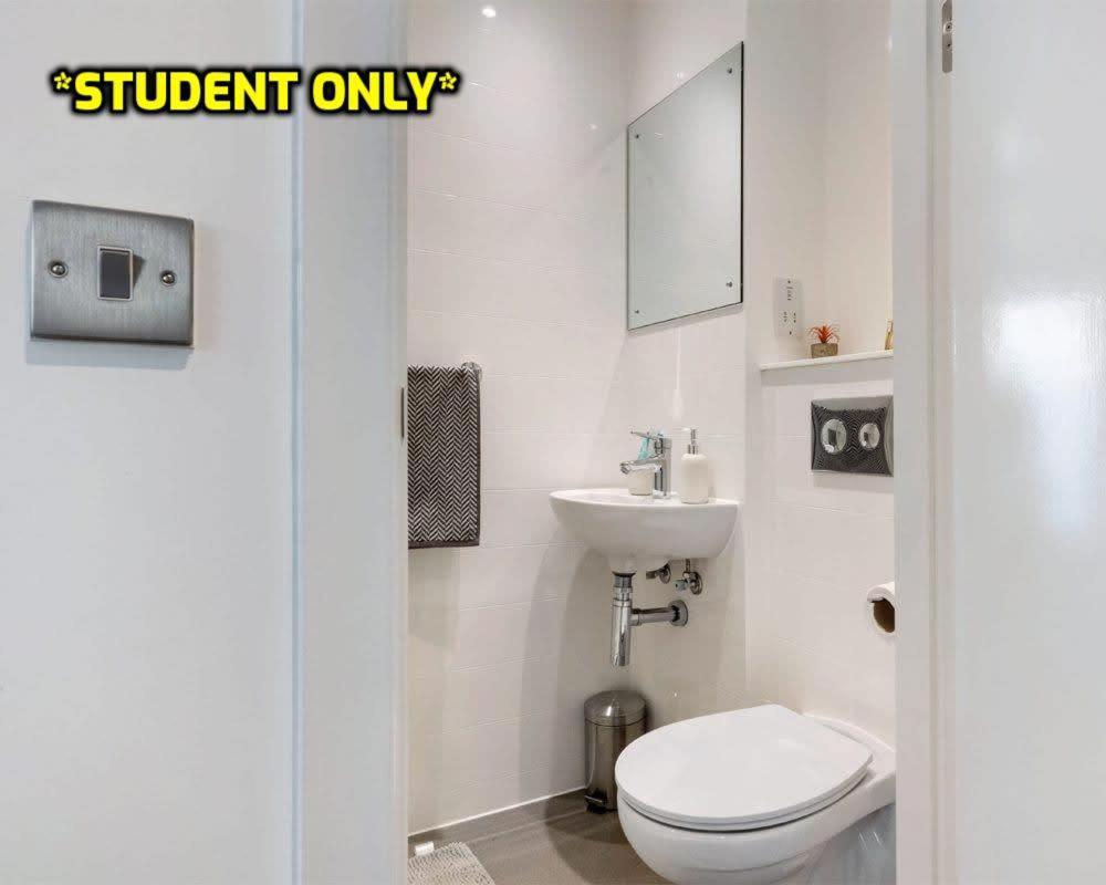 Student Only Zeni Ensuite Rooms, Colchester Exterior photo