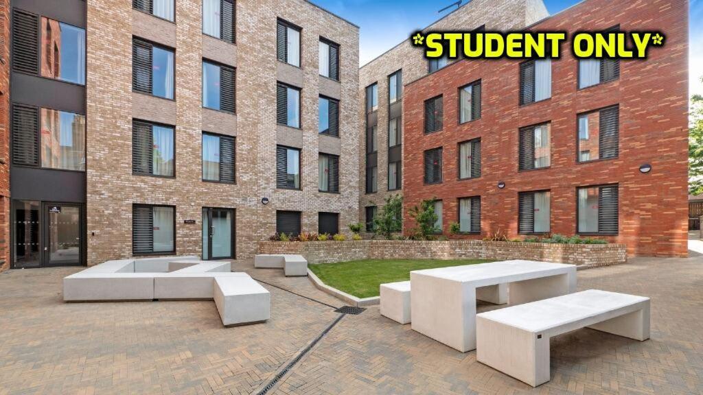 Student Only Zeni Ensuite Rooms, Colchester Exterior photo